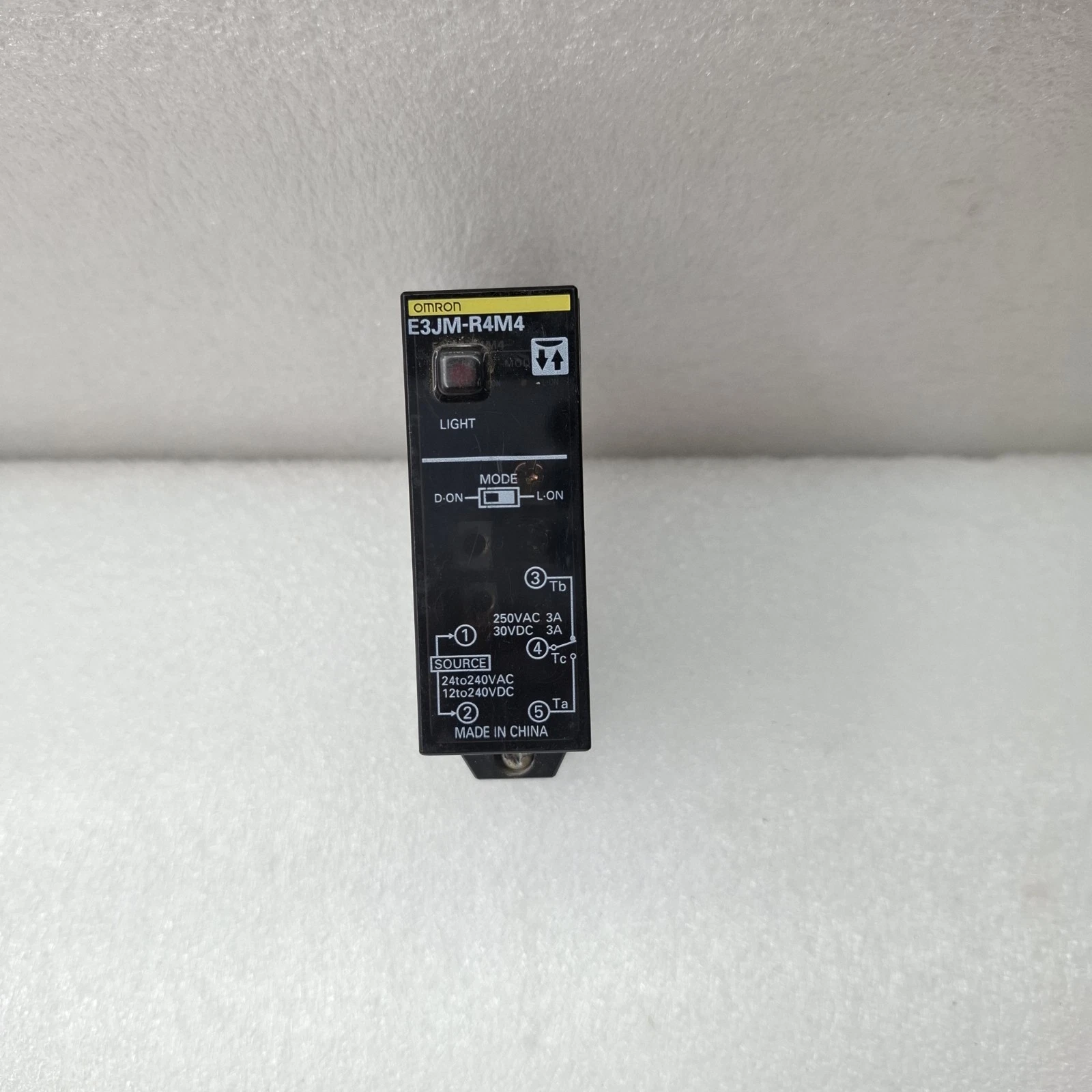 OMRON E3JM-R4M4 SENSOR E3JMR4M4